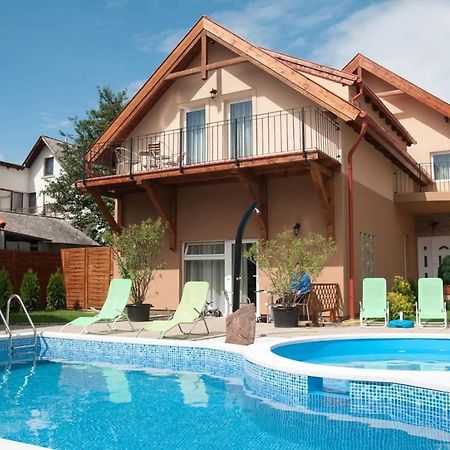Bed and Breakfast Borostyan Panzio Balatonfuered Екстер'єр фото