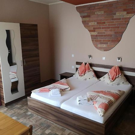 Bed and Breakfast Borostyan Panzio Balatonfuered Екстер'єр фото