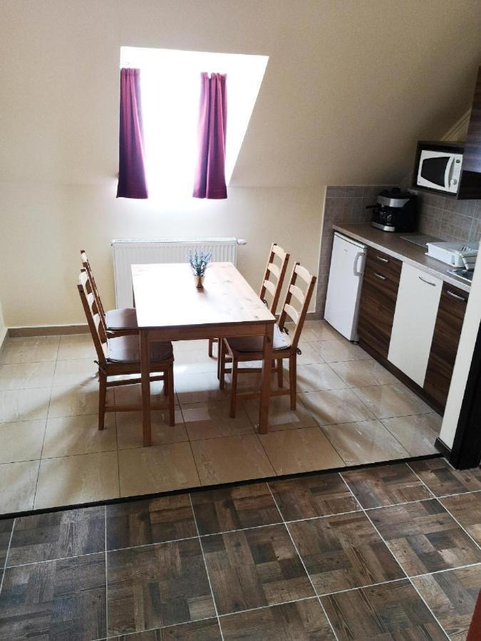 Bed and Breakfast Borostyan Panzio Balatonfuered Екстер'єр фото