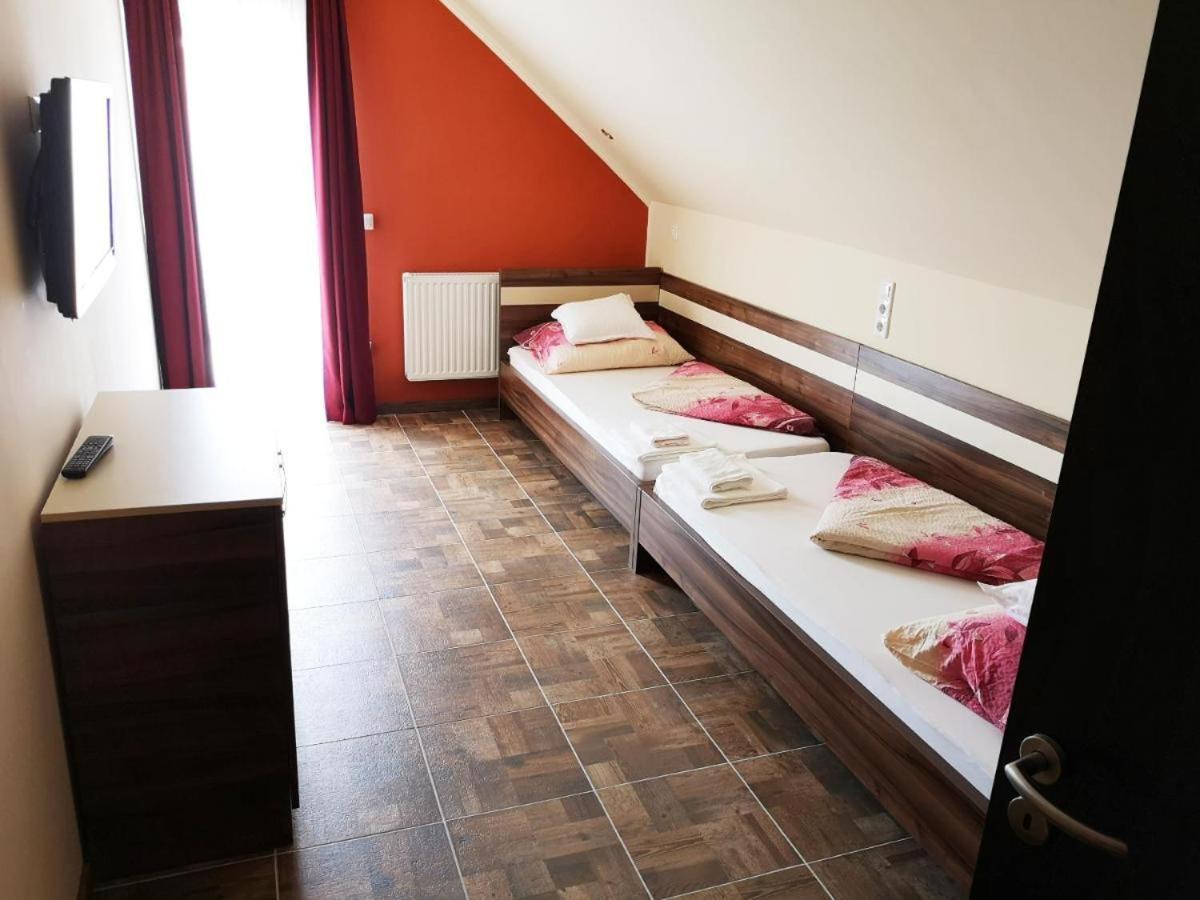 Bed and Breakfast Borostyan Panzio Balatonfuered Екстер'єр фото