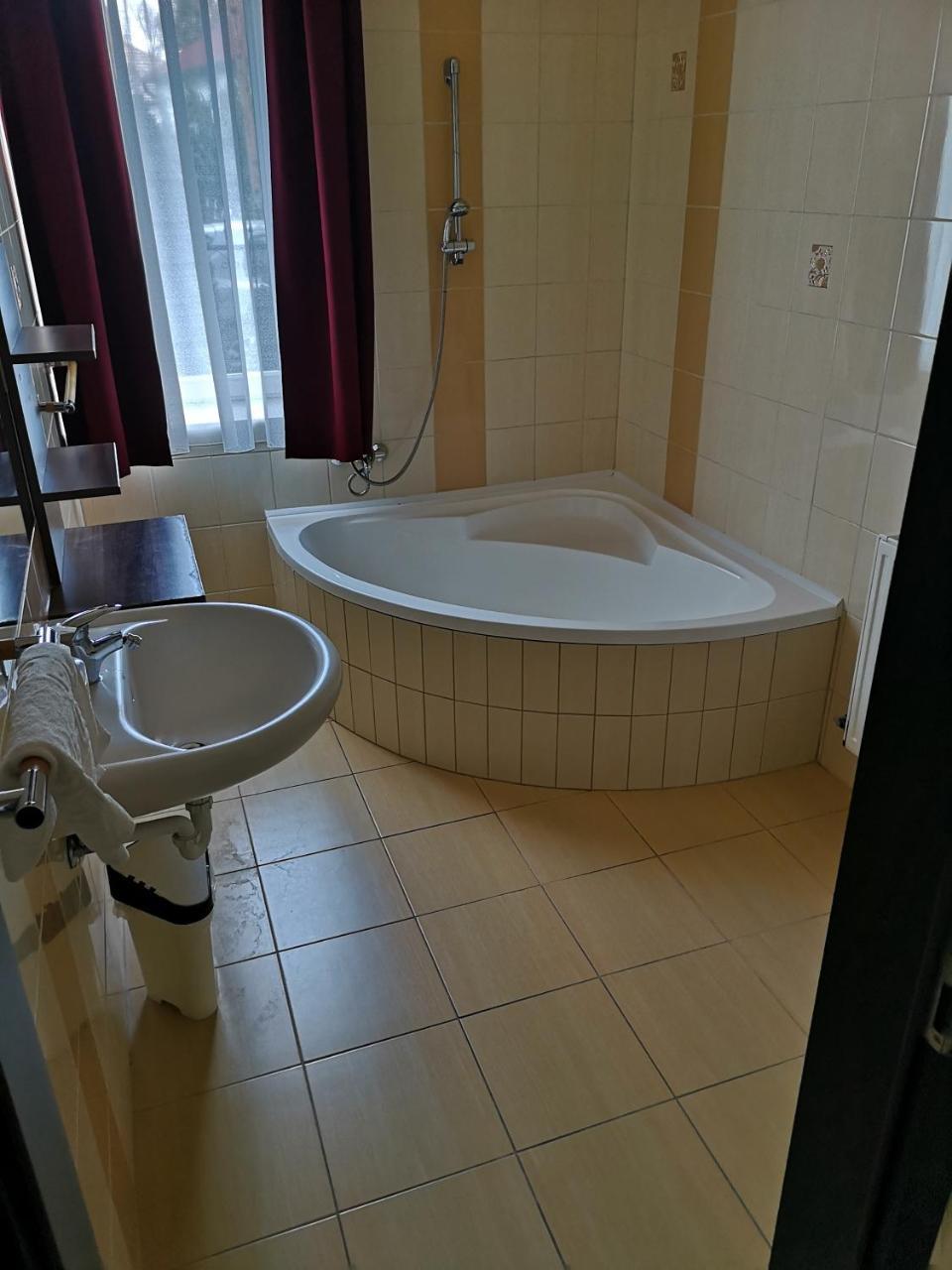 Bed and Breakfast Borostyan Panzio Balatonfuered Екстер'єр фото