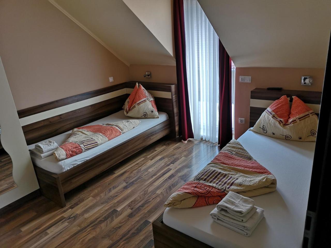 Bed and Breakfast Borostyan Panzio Balatonfuered Екстер'єр фото