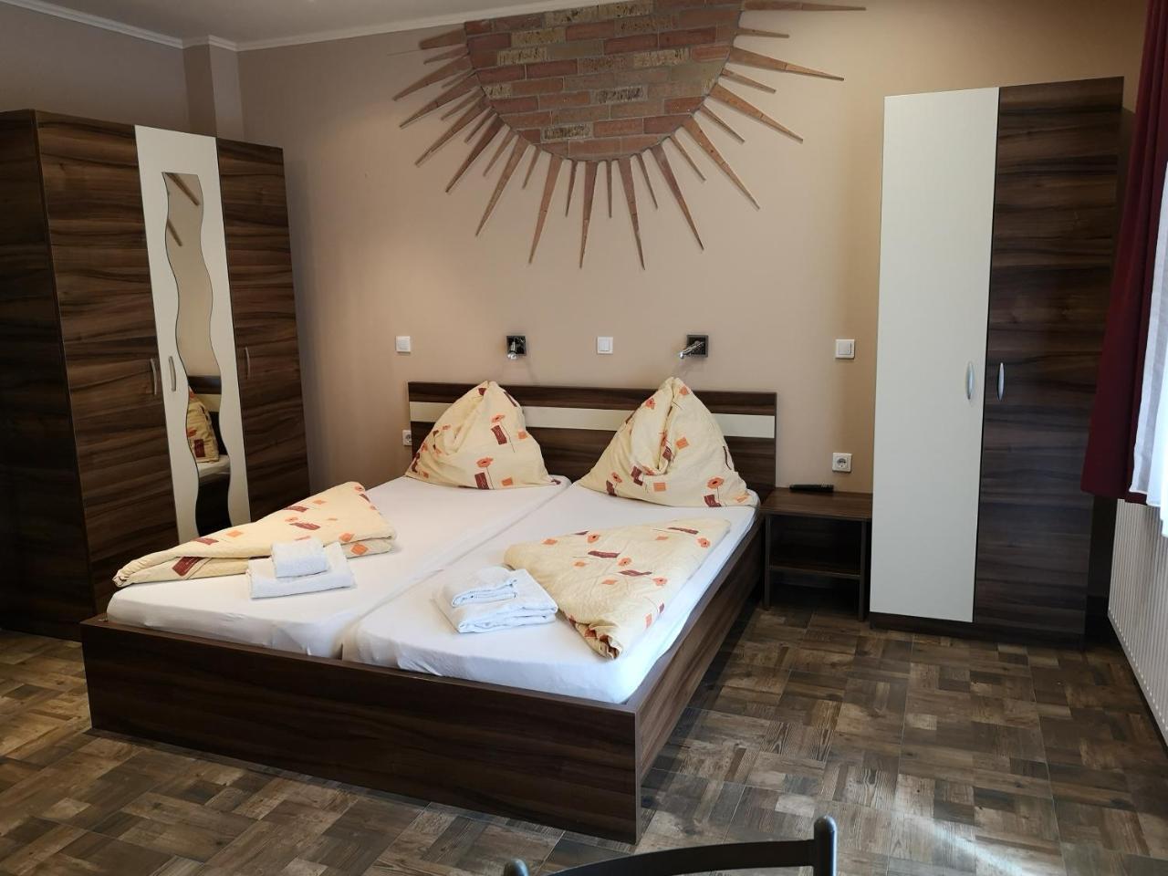 Bed and Breakfast Borostyan Panzio Balatonfuered Екстер'єр фото
