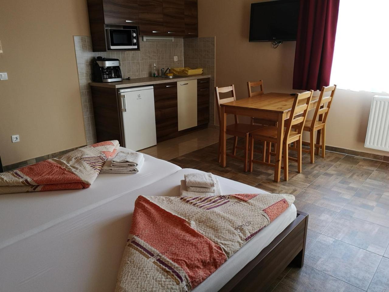 Bed and Breakfast Borostyan Panzio Balatonfuered Екстер'єр фото