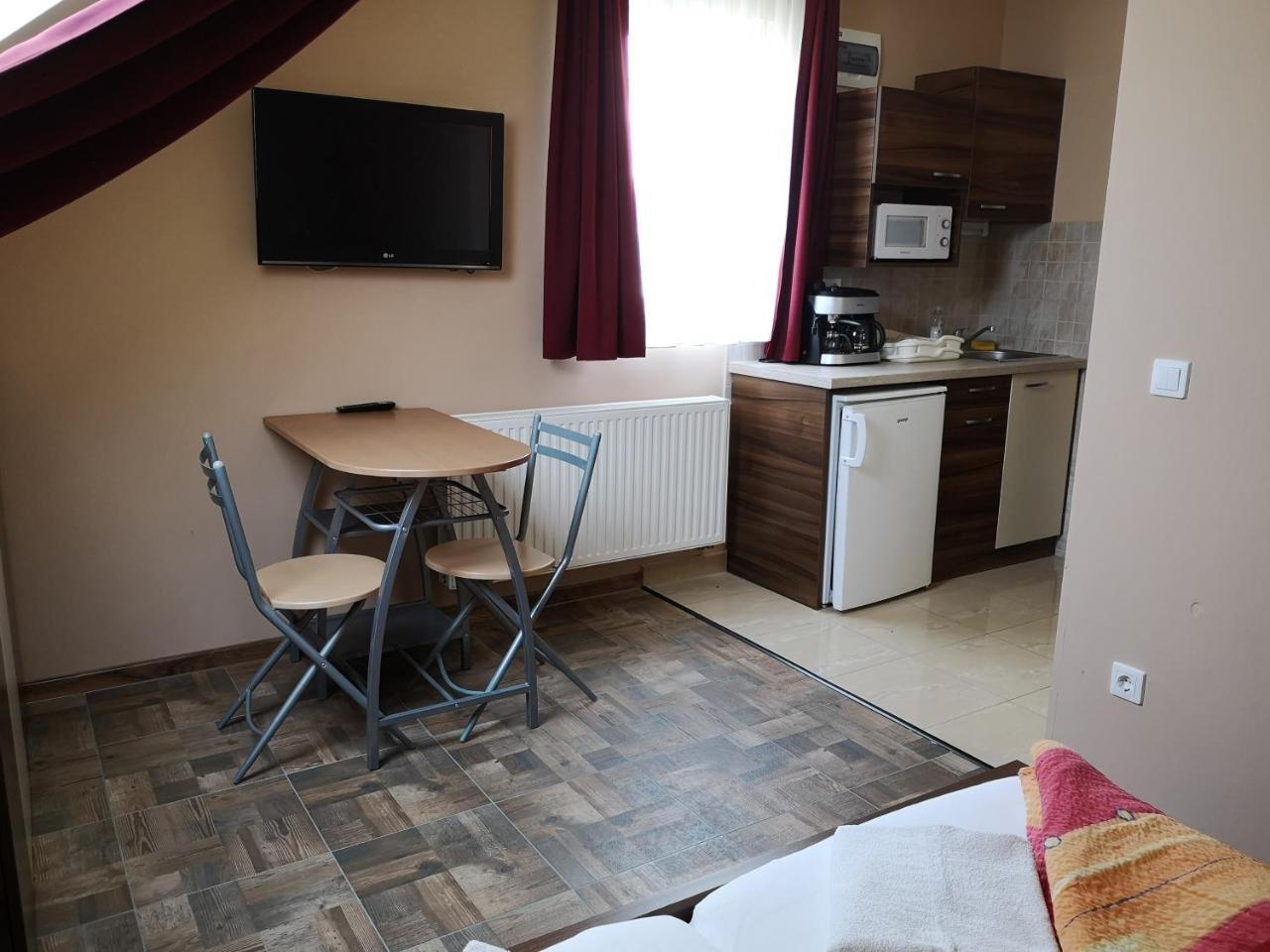 Bed and Breakfast Borostyan Panzio Balatonfuered Екстер'єр фото