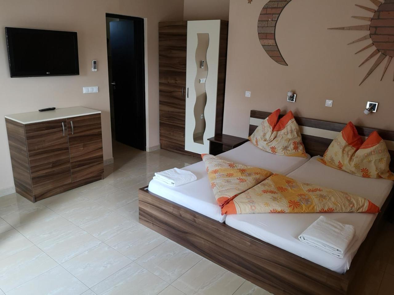 Bed and Breakfast Borostyan Panzio Balatonfuered Екстер'єр фото