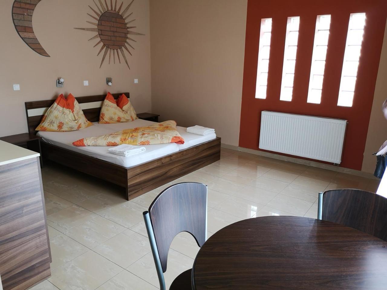 Bed and Breakfast Borostyan Panzio Balatonfuered Екстер'єр фото