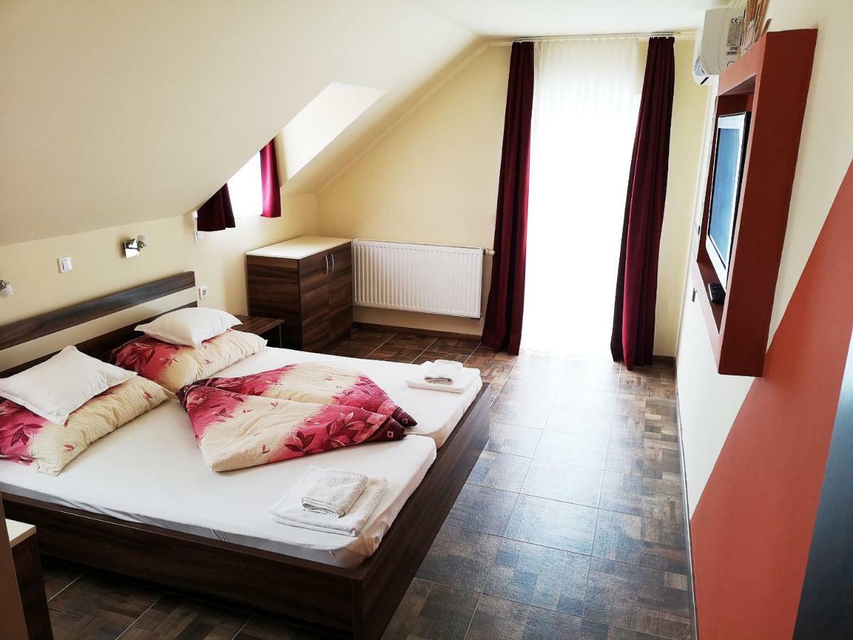 Bed and Breakfast Borostyan Panzio Balatonfuered Екстер'єр фото