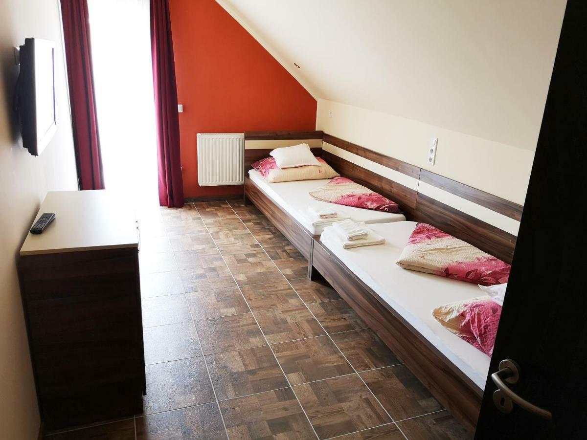 Bed and Breakfast Borostyan Panzio Balatonfuered Екстер'єр фото